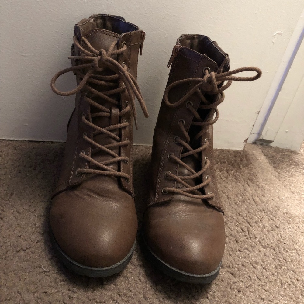 Combat boots